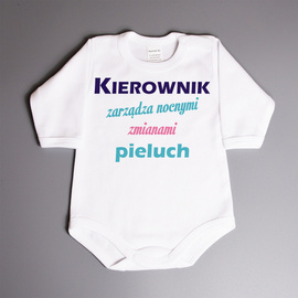Kierownik zarządza nocnymi zmianami pieluch - body niemowlęce